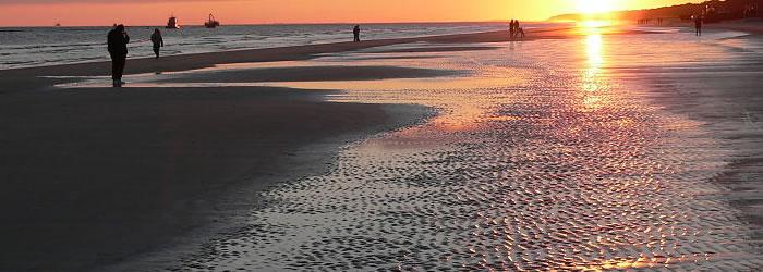 Hilton Head Island One of the best things to do on this Lowcountry beach is to take a long, relaxing stroll -- at any time of year! Credit:  By Lee Coursey [CC-BY-2.0 (http://creativecommons.org/licenses/by/2.0)], via Wikimedia