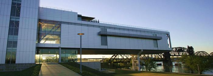 Little Rock Home to 193,524 people in a metropolitan area of almost 700,000 people, Little Rock hosts the William J. Clinton Presidential Library in a neat downtown building along the Arkansas River.  